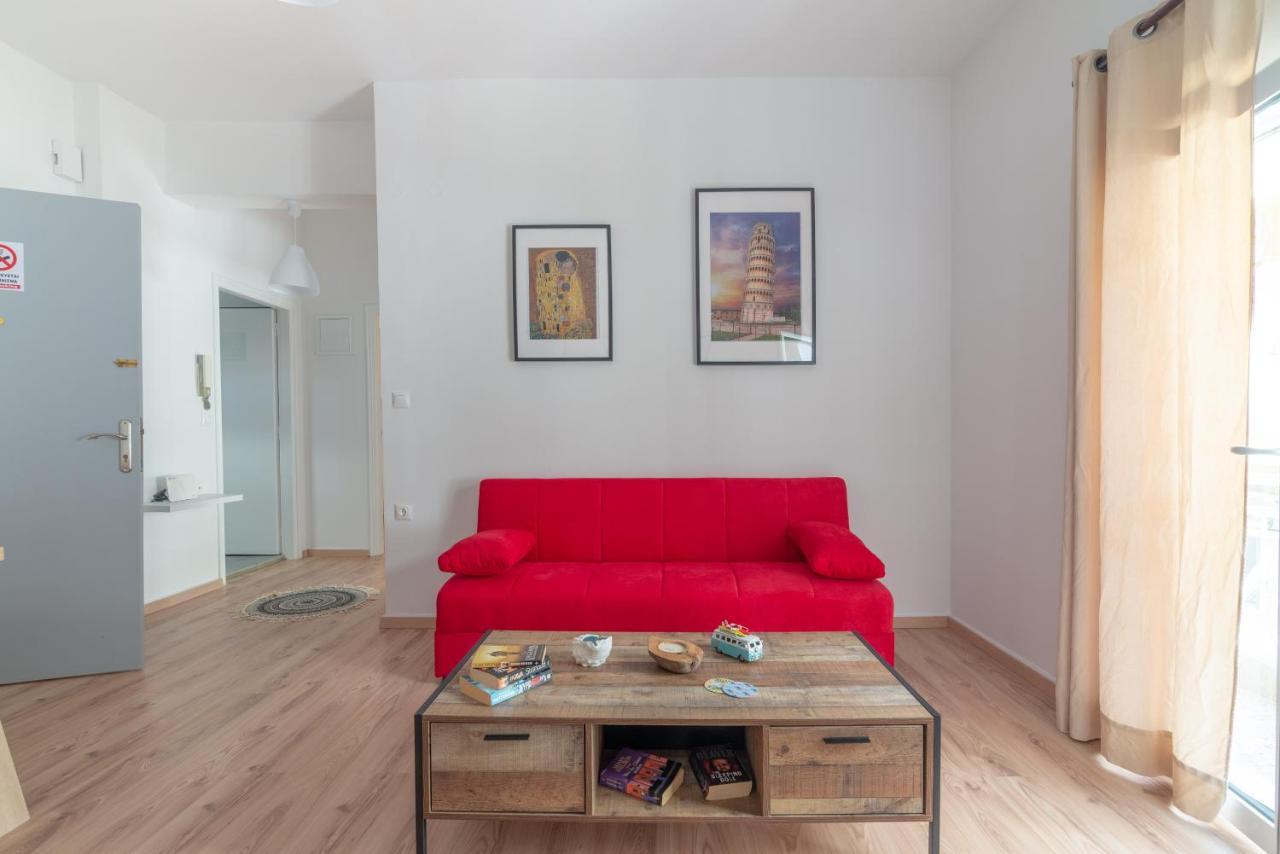 Modern Renovated Apt Next To The Beachfront Iraklion Buitenkant foto